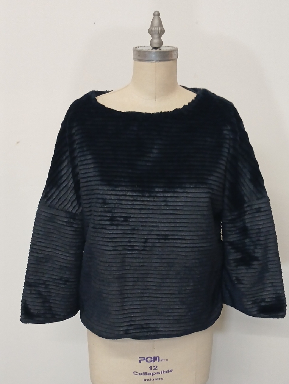 C Wonder Plush Ribbed Faux-Fur Pullover - Dark Navy Size M
